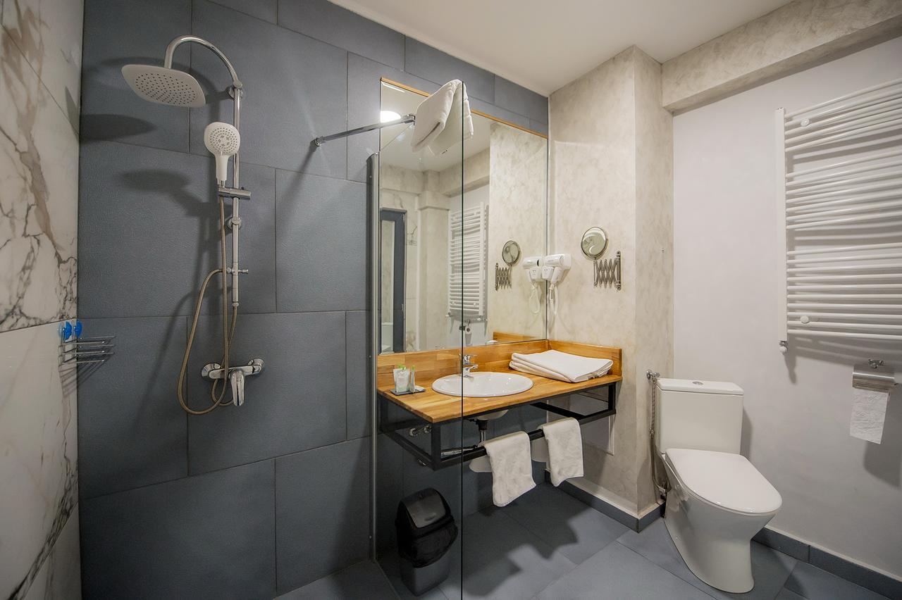 Brater Luxury Hotel Bukares Bagian luar foto